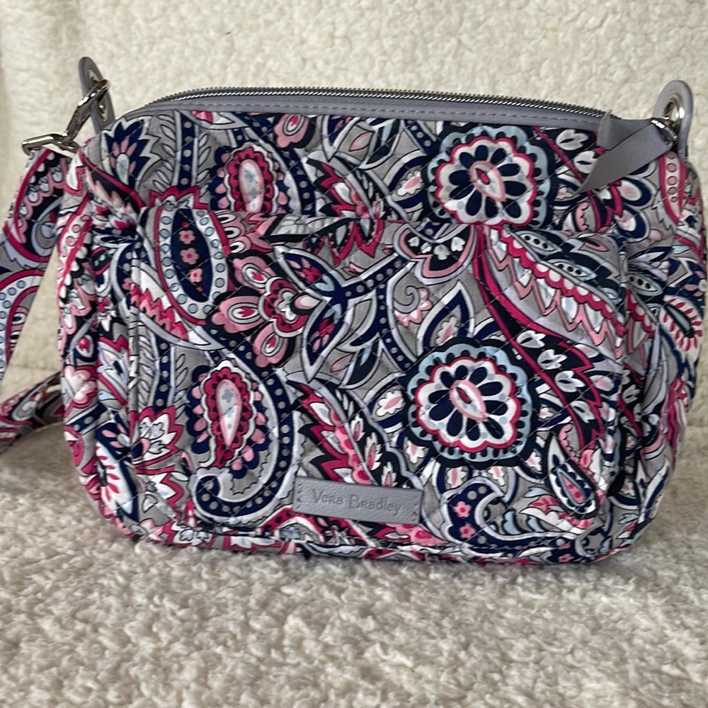 Vera Bradley Signature
Cotton Carson Mini
Shoulder Bag
Crossbody